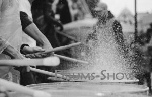 Шоу барабанов на металлических бочках Drums-Show